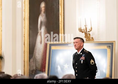 Träger der Ehrenmedaille der U.S. Army Staff Sgt. David Bellavia wird am Dienstag, den 25 2019. Juni im Ostsaal des Weißen Hauses gesehen. Stockfoto