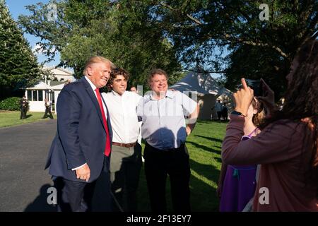 Präsident Donald Trump und First Lady Melania Trump-Vizepräsident Mike Pence und Second Lady Karen Pence halten am Freitag, den 21 2019. Juni, beim Kongress-Picknick 2019 vom Balkon des Blauen Zimmers des Weißen Hauses aus eine Rede. Stockfoto