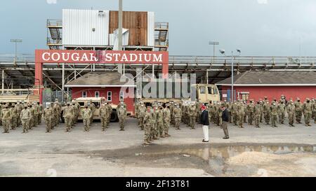 Präsident Donald Trump besucht am Samstag, den 29 2020. August, rund 200 Soldaten der Nationalgarde im Cougar Stadium im Lake Charles La. Während seines Besuchs, um Schäden durch Hurrikan Laura zu sehen. Stockfoto