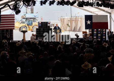 Präsident Donald Trump gibt vor der Unterzeichnung der Präsidentengenehmigungen am Mittwoch, den 29 2020. Juli, im Double Eagle Oil Rig in Midland Texas eine Stellungnahme zur Wiederherstellung der Dominanz im Permian Basin ab. Stockfoto
