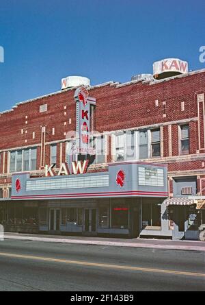 KAW Theater (1931) - Vertikal - Washington Street - Junction City - Kansas Ca. 1980 Stockfoto