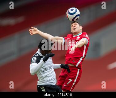 Liverpool. März 2021, 7th. Liverpools James Milner (R) springt beim Premier League-Fußballspiel zwischen Liverpool und Fulham am 7. März 2021 in Anfield in Liverpool, Großbritannien, um einen Kopfball. Quelle: Xinhua/Alamy Live News Stockfoto