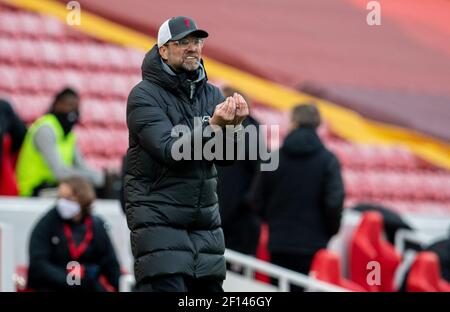 Liverpool. März 2021, 7th. Liverpools Manager Jürgen Klopp reagiert während des Premier League-Fußballspiels zwischen Liverpool und Fulham am 7. März 2021 in Anfield in Liverpool, Großbritannien. Quelle: Xinhua/Alamy Live News Stockfoto