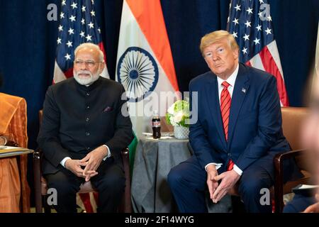 Präsident Donald Trump und Indiens Premierminister Narendra Modi nehmen gemeinsam mit Mitgliedern ihrer Delegationen an einem bilateralen Treffen am Dienstag, dem 24 2019. September, im Hauptsitz der Vereinten Nationen in New York City Teil. Stockfoto