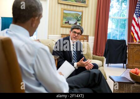 Präsident Barack Obama trifft sich mit Finanzminister Jack Lew im Oval Office September 22 2014. Stockfoto