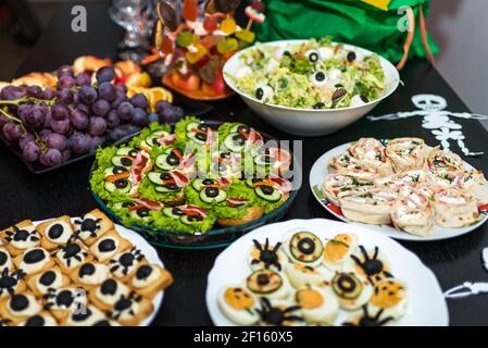 Sandwiches und Snacks verschiedener Art Stockfoto