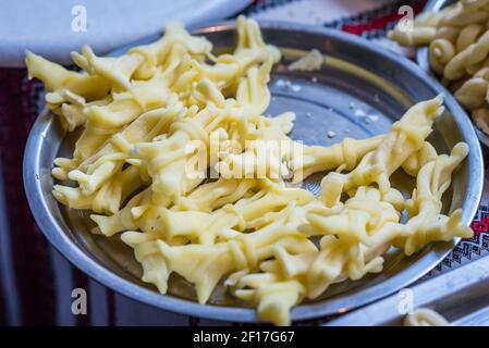 Geflochtener Weißkäse Stockfoto