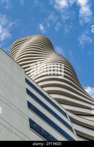 Modernes Gebäude, Außenansicht Mit Flachem Blick, Guayaquil Stockfoto