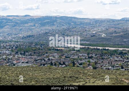 Eine Luftaufnahme des Thompson River und der Stadt Kamloops in British Columbia, Kanada Stockfoto