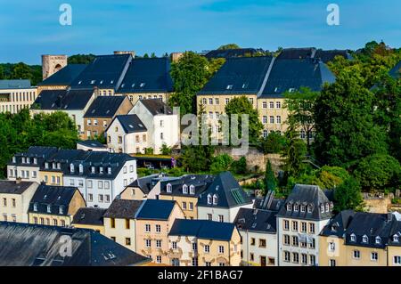 Luxemburg-Stadt, Luxemburg - 16. Juli 2019: Typische traditionelle Gebäude in der Stadt Luxemburg in Europa Stockfoto