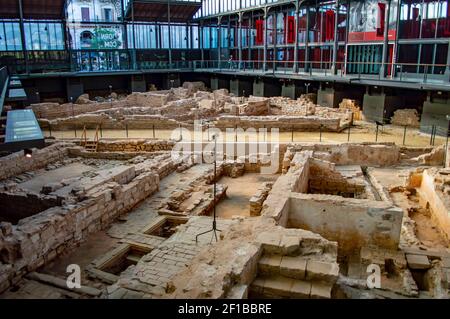 Barcelona, Spanien - 25. Juli 2019: Mittelalterliche Ruinen und archäologische Stätte im Kulturzentrum El Born in Barcelona, Katalonien, Spanien Stockfoto