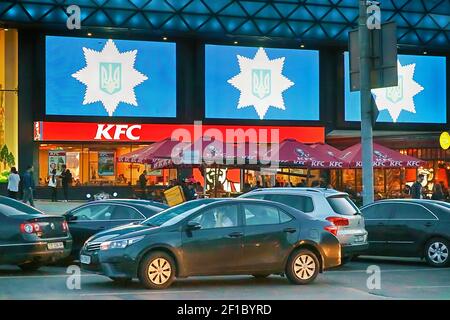 Kiew, Ukraine - 4. August 2019: KFC (Abkürzung für Kentucky Fried Chicken), amerikanische Fast-Food-Restaurantkette Stockfoto