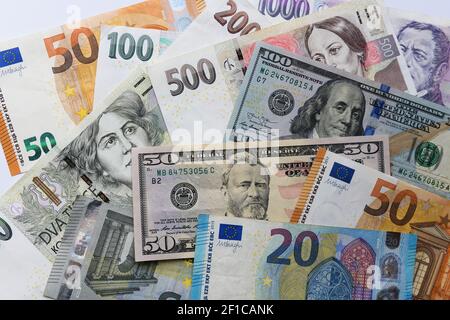 Banknoten verschiedener Länder Hintergrund, Draufsicht Stockfoto