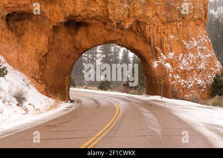 Utah Highway 12 Tunnel Durch Red Canyon Winter Snow Stockfoto