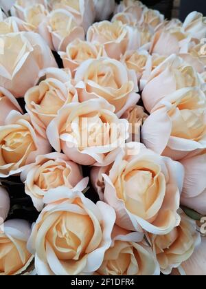 Luxus Strauß roter Rosen in Flower Shop Valentinstag Blumenstrauß aus roten Rosen Stockfoto