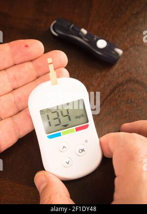 Digitale Blutzucker Glucose Tester diabetischen Fingertip-Test Stockfoto