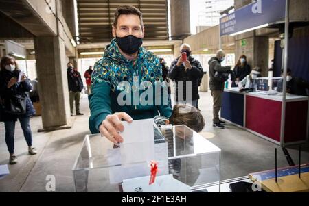 Barcelona, Spanien. März 2021, 07th. Mitglieder, Spieler und Manager des FC Barcelona kommen, um bei den Präsidentschaftswahlen des FC Barcelona im Camp Nou Stadion in Barcelona am 7. März 2021 im Bild abzustimmen: Messi Socios, Jugadores y directivos del FC Barcelona acuden a votar en las elecciones presidenciales del FC Barcelona al Estadio Camp Nou en Barcelona el 7 de Marzo de 2021 en la foto: Messi POOL/FC Barcelona/Cordon Press die Bilder sind nur für redaktionelle Verwendung bestimmt. Nur für den freien Vertrieb, NICHT ZUM VERKAUF. Pflichtschein: © FC Barcelona Kredit: CORDON PRESS/Alamy Live News Stockfoto