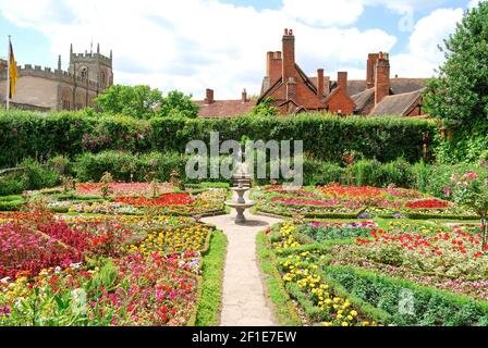 Versunkene Knot Garden, neuen Platz, Chapel Street, Stratford-upon-Avon, Warwickshire, England, Vereinigtes Königreich Stockfoto