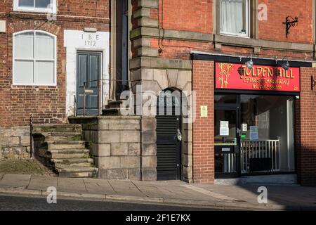 300 Jahre Geschichte in der Architektur an der Buxton Road, Ashbourne, Derbyshire gezeigt Stockfoto