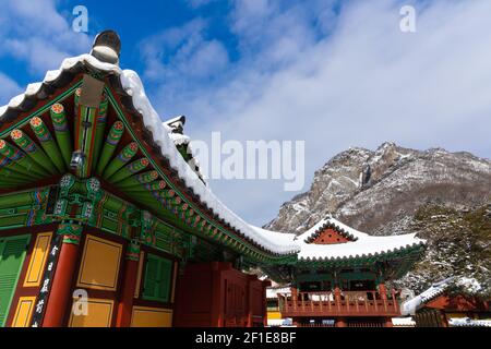 Verschneite Baekyangsa Tempel, Winterlandschaft in Südkorea. Stockfoto