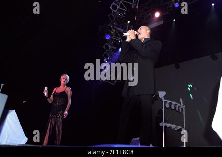 Human League auf der Bühne beim 'Here and Now 80s Concert' in der Wembley Arena in London, Großbritannien. 15th Dezember 2002 Stockfoto