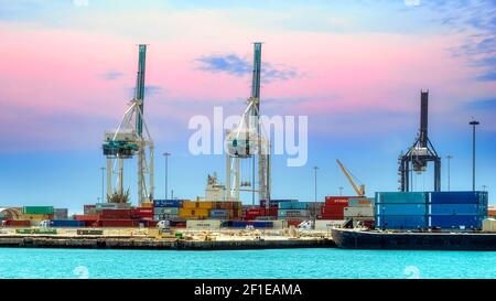 Kräne im Hafen von miami, USA Stockfoto