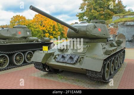 Brest, Weißrussland - 5. Oktober 2012: Sowjetischer Panzer T-34 der letzten Modifikation mit einem 85-mm-Geschütz im Gedenkkomplex der Festung Brest Stockfoto