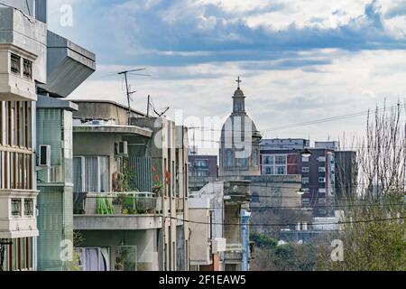Gebäude und Kirche in Montevideo, Uruguay Stockfoto