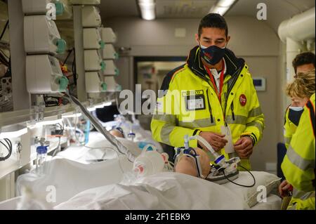 Rom, Italien. März 2021, 08th. Bahnhof Termini die Staatsbahnen weihen den medizinischen Zug ein, der für die Behandlung und den Transport von Patienten während der Pandemie von Covid -19 oder anderer Katastrophen ausgestattet ist.redaktionelle Verwendung nur für die redaktionelle Verwendung Kredit: Unabhängige Fotoagentur/Alamy Live News Stockfoto