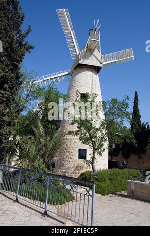 Die Mühle am Yemin Moshe, Jerusalem wurde errichtet von Moshe Moses Montefiore 1857 zum Mahlen von Getreide zu Mehl Stockfoto