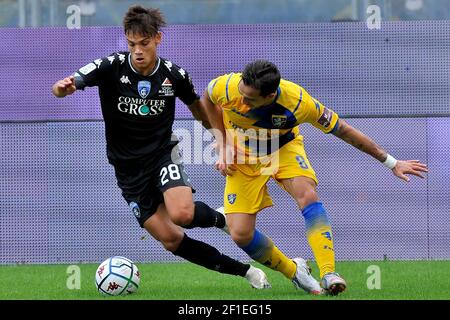 Samuele Ricci Spieler von Empoli und Raffaele Maiello Spieler von Frosinone, während des ersten Spiels der italienischen Serie B Fußball-Meisterschaft zwischen F Stockfoto