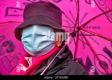 Rom, Italien. März 2021, 08th. Non una di meno Bewegung Flash Mob vor dem Ministerium für Wirtschaft während des internationalen Frauentages gegen Gewalt und Diskriminierung Kredit: LSF Foto/Alamy Live News Stockfoto