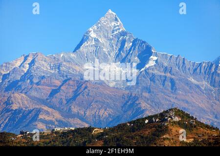 Blaue Ansicht des Mount Machhapuchhre, Annapurna Gebiet, Nepal himalaya Berge Stockfoto