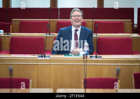 Der Gewerkschaftsführer Sir Keir Starmer trifft sich mit den Führern des Glaubens und der Gemeinschaft in der Ratskammer des Barking Town Hall, Ost-London. Bilddatum: Montag, 8. März 2021. Stockfoto