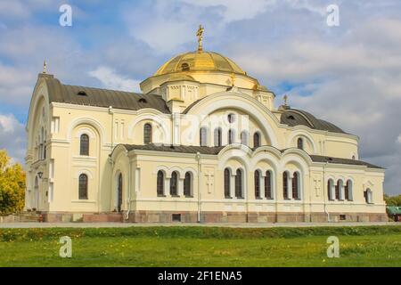 Brest, Weißrussland - 5. Oktober 2012: Die Garnisonskirche des Heiligen Nikolaus im Gedächtniskomplex der Brestischen Festung Stockfoto