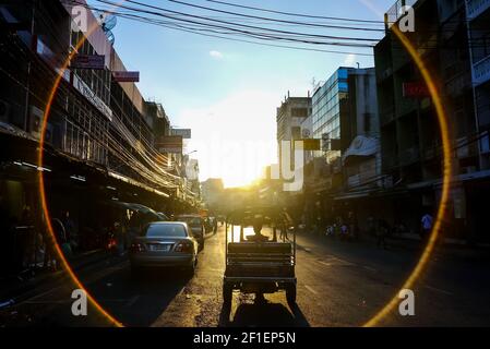 Bangkok, Thailand - Mai 22 2014: Straßenleben in Yaowarat, Bangkoks Chinatown Stockfoto