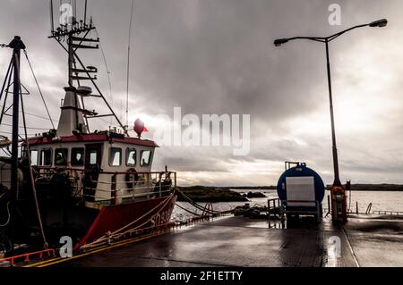 Küstenfischboote im Hafen von Burtonport, County Donegal, Irland Stockfoto