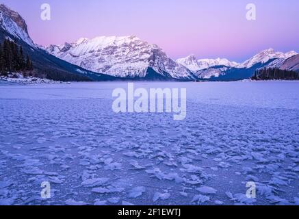 Eisbildung Lake-Upper Kananaskis Lake, Kananaskis, Alberta, Kanada Stockfoto