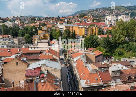 Stadtbild des Stadtzentrums von Sarajevo im Sommer, BiH Stockfoto