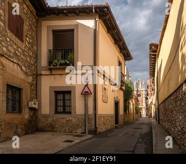 Astorga, Spanien, Juli 2020 - Fassade des Hauses von Sir John Moore in der Stadt Astorga, Spanien Stockfoto