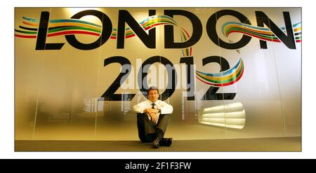 Sir Sebastian Coe führte die Kampagne für die Olympischen Spiele nach London in 2012, in seinem Büro in Canary Warfpic David Sandison 10/2/2004 Stockfoto