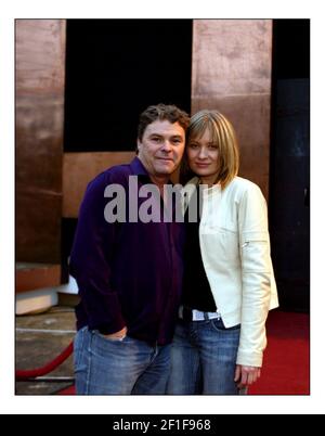 Prominente Gäste kommen für die Aufnahme der zweiten Serie Shane Connor Australischer Schauspieler Bild David Sandison 17/4/2005 Stockfoto