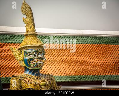 Riesige Dämon Wächter im Tempel Wat Phra Kaew, Royal Palace Bangkok. Stockfoto