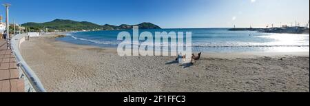 Allein am Meer, leerer Strand in Saint-Cyr-Sur-Mer, Les Lecques, Reisewarnung wegen Corona, Saisonende Stockfoto