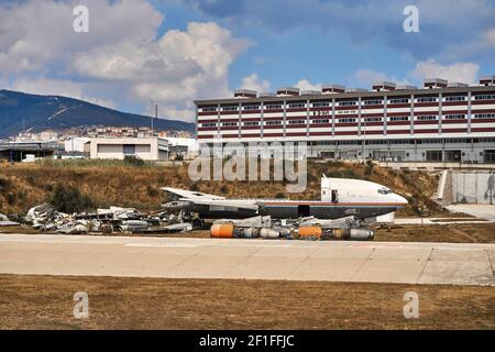 Halb zerlegter Körper der Passagierflugzeuge. Türkei, Istanbul - 21.07.2020 Stockfoto