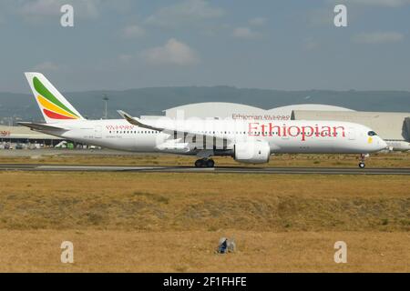 Ethiopian Airlines Airbus A350 am Addis Abeba Bole International Airport in Äthiopien, dem Drehkreuz von Ethiopian Air Lines. Flugzeug A350-900. Stockfoto