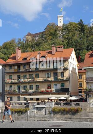Ljubljana, Slowenien - 12. Oktober 2014: Altstadt und Burg am sonnigen Herbsttag in Ljubljana, Slowenien. Stockfoto