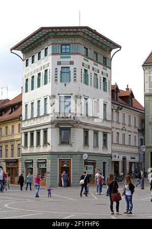 Ljubljana, Slowenien - 13. Oktober 2014: SKB Bank Building Societe Generale auf dem Preserenplatz in Ljubljana, Slowenien. Stockfoto