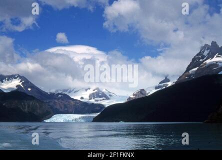 Patagonien Argentinien, Provinz Santa Cruz. Argentino Lake (gescannt von Farblider)