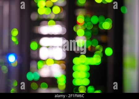 Bokeh aus dem Licht eines Internet-Service-Provider-Geräte für den Zugriff auf Online-Ressourcen, verschwommene Hintergrundlampen Stockfoto